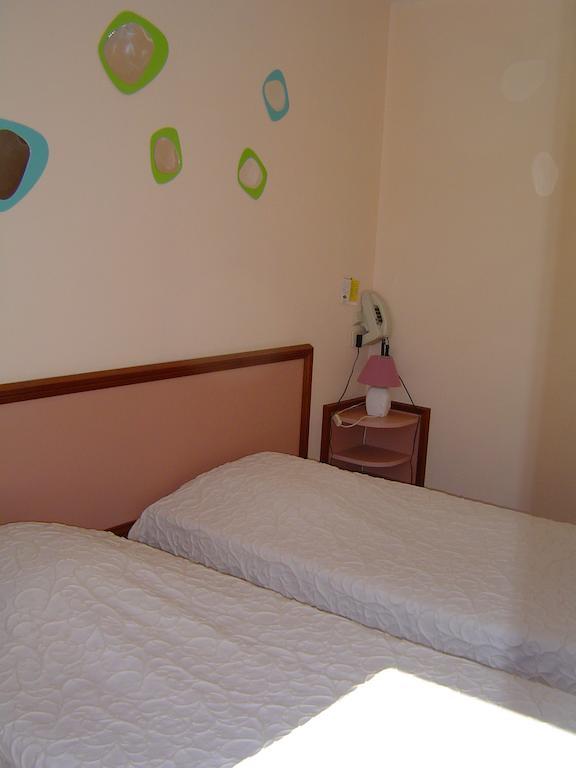 Hotel Le Magiot Montliot-et-Courcelles Zimmer foto
